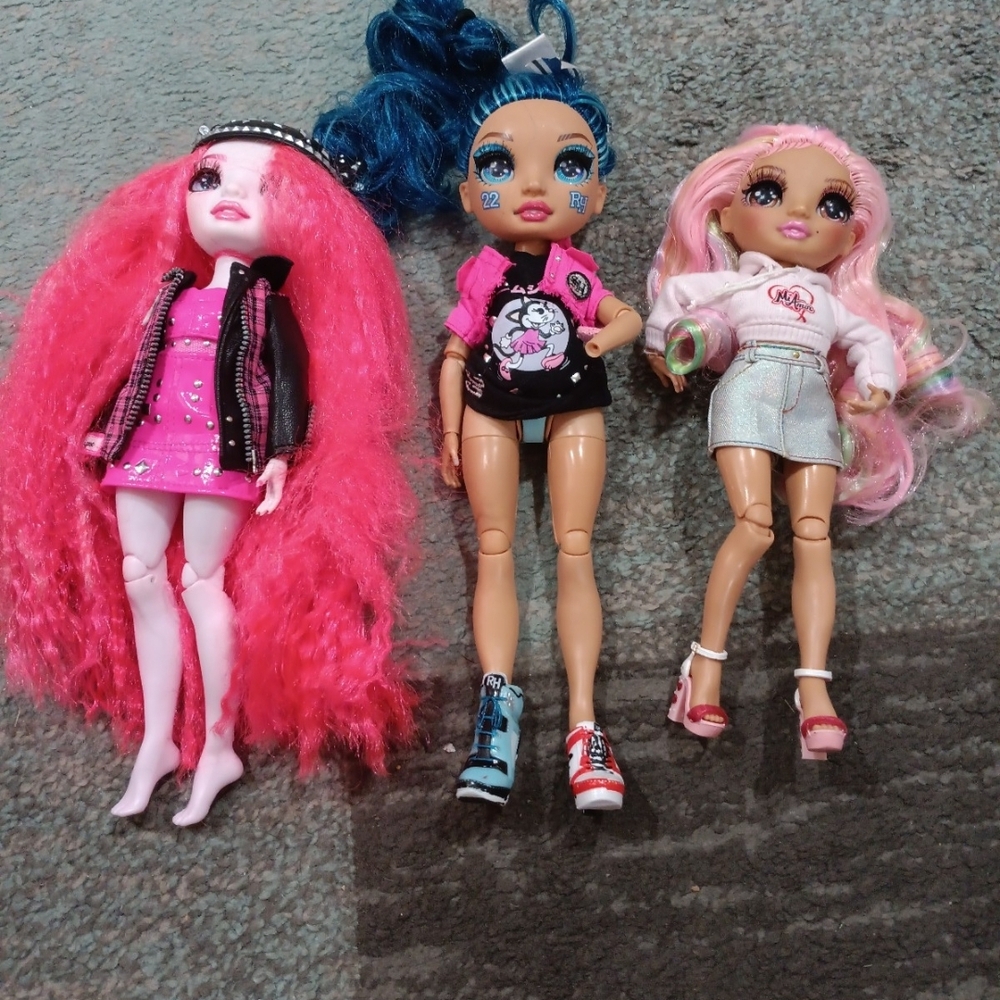 Trendy Doll Set with Pink and Blue Hair